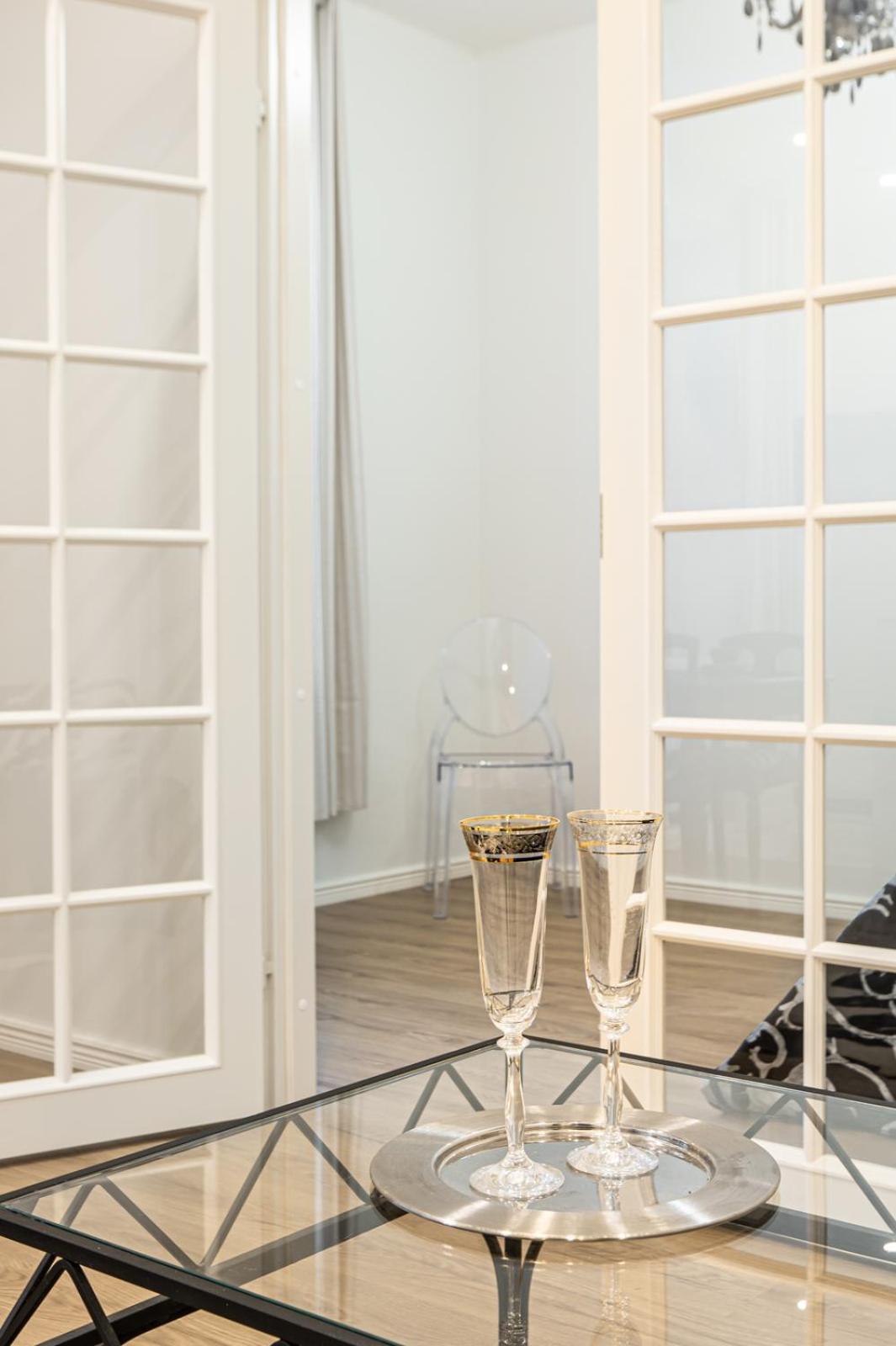 Apartment Cosy, Brand New In Area *